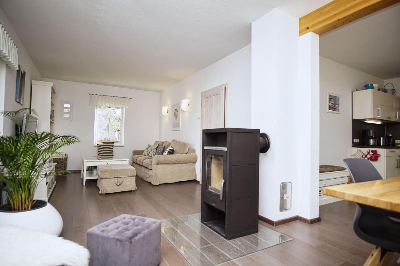 Komfortables Haus Mit Kamin, Sauna, Garten, Terrasse - Ferienhaus Sternschnuppe Wiek auf Rugen Bagian luar foto
