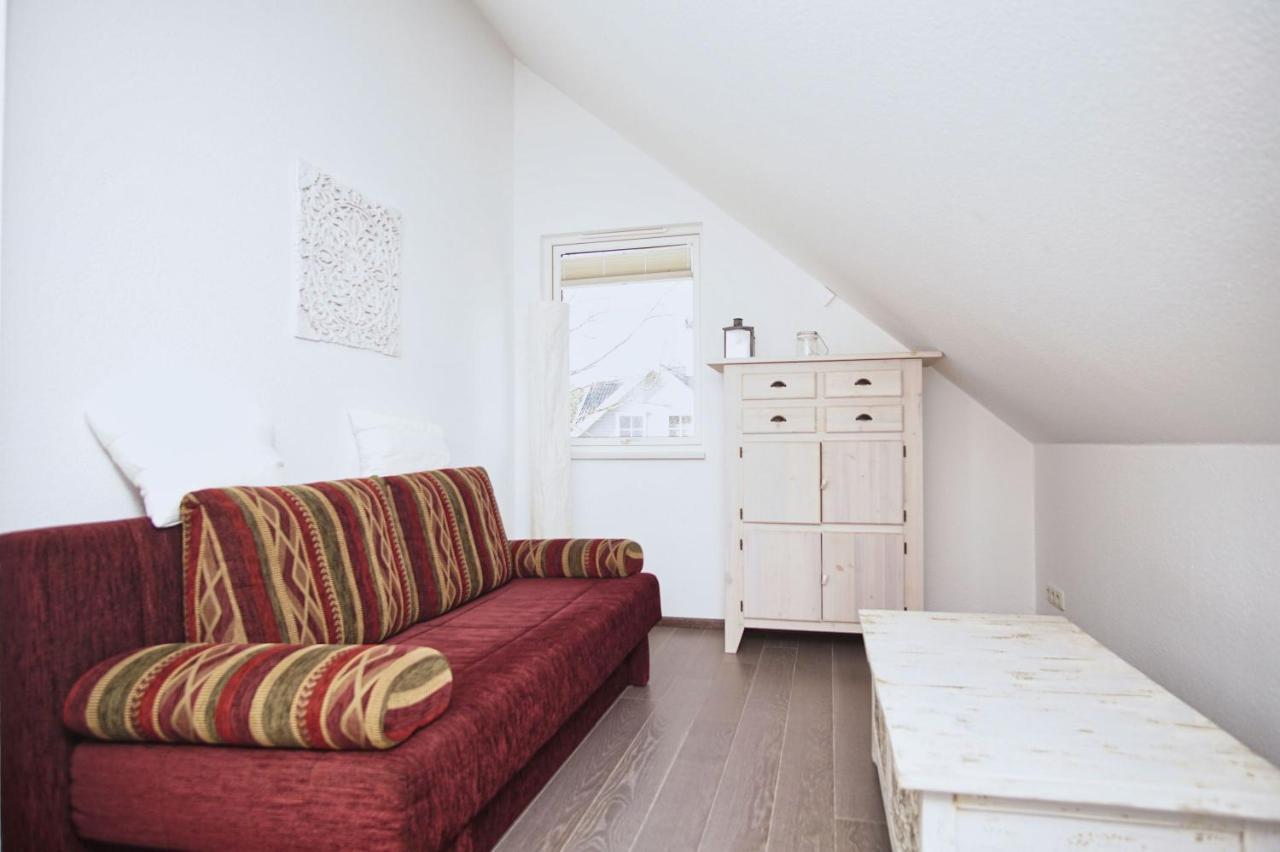 Komfortables Haus Mit Kamin, Sauna, Garten, Terrasse - Ferienhaus Sternschnuppe Wiek auf Rugen Bagian luar foto