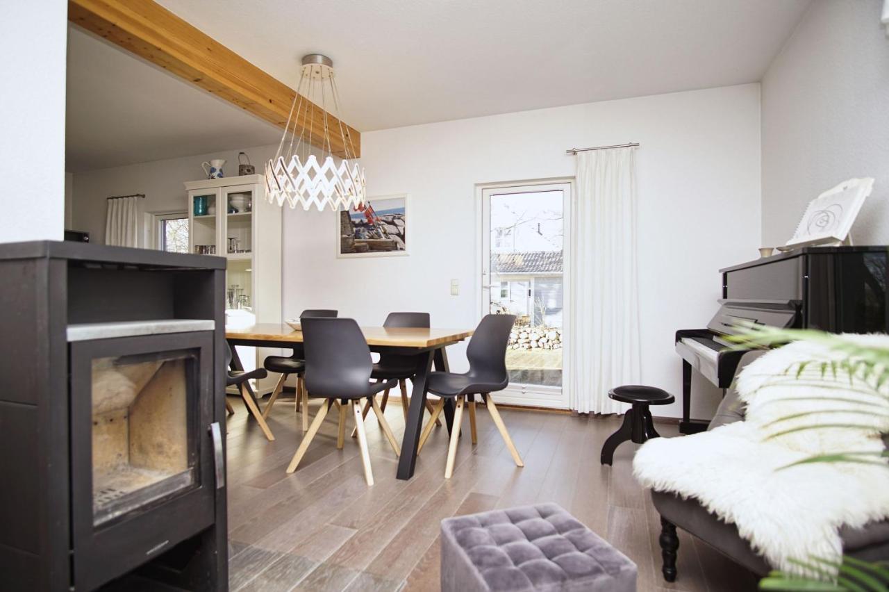 Komfortables Haus Mit Kamin, Sauna, Garten, Terrasse - Ferienhaus Sternschnuppe Wiek auf Rugen Bagian luar foto